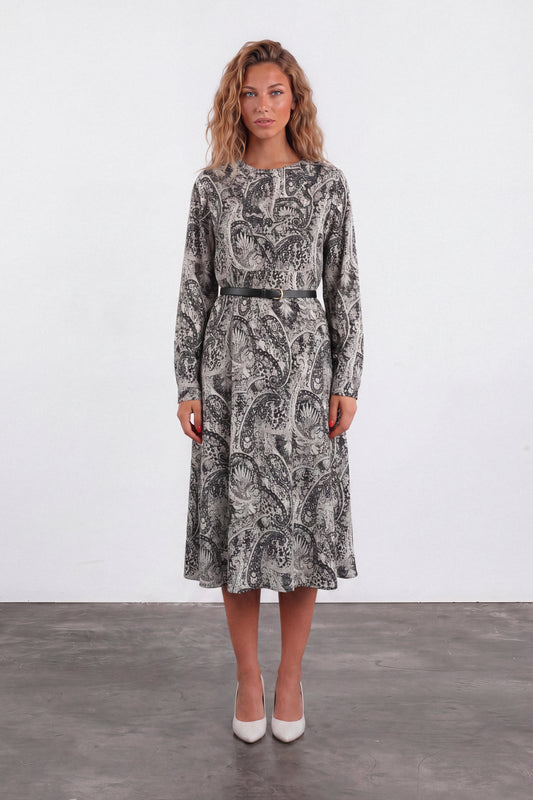 Almina R Robe